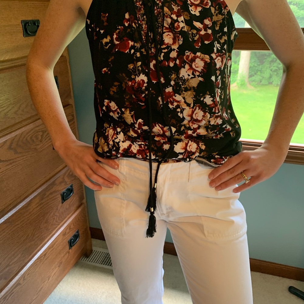 White House Black Market women’s summer shirt. Size small. EUC